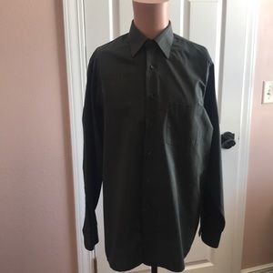 Van Heusen men’s dress shirt